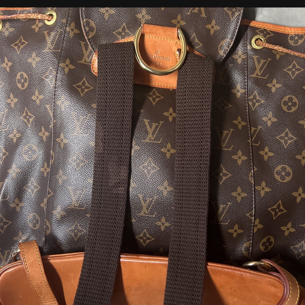 Backpack - Picture 2 of 8